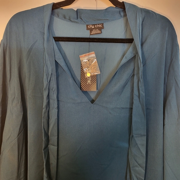 City Chic Plus Top in Awe Size XXL/24 color: teal - Picture 4 of 10